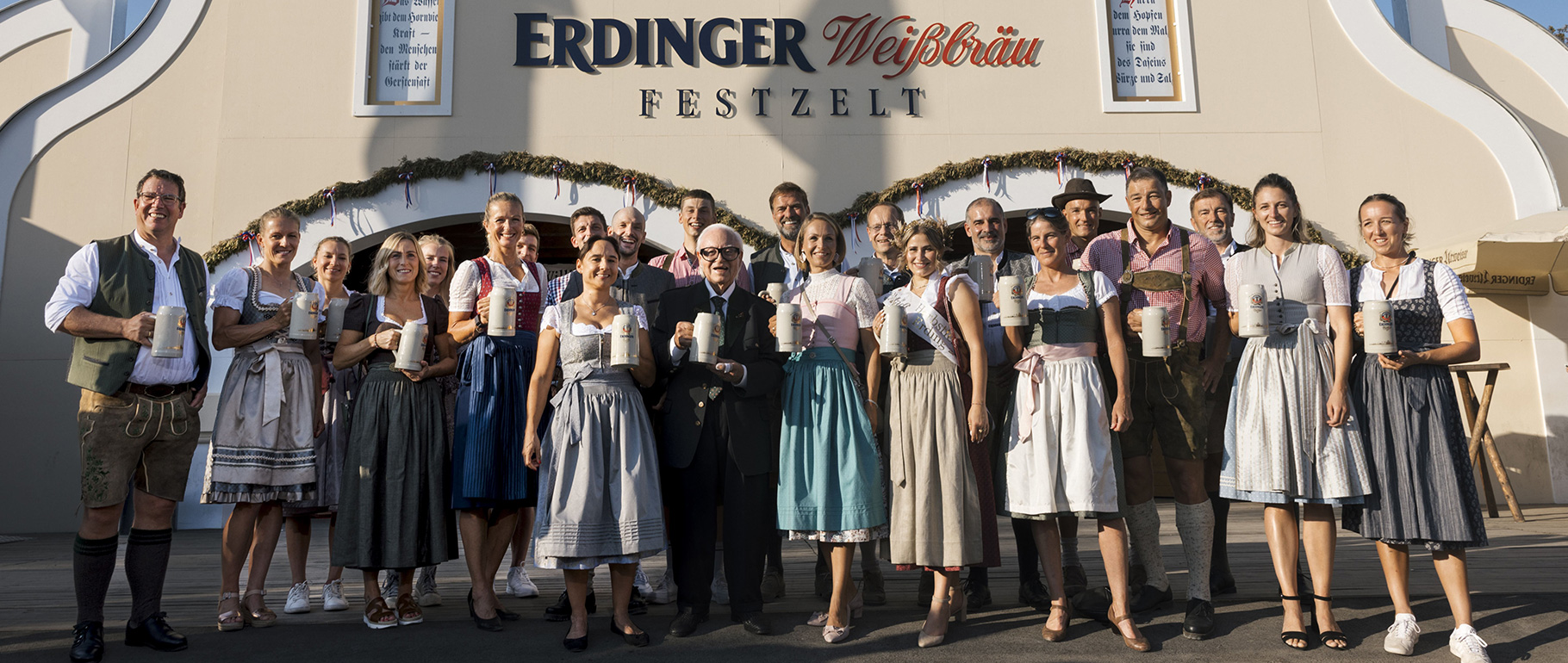 Sportgrößen feiern mit ERDINGER auf dem Herbstfest